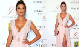 Alessandra Ambrosio quyến rũ với đầm xẻ cao, khoe vòng 1 căng tròn