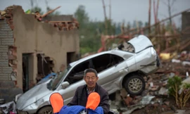 Theo Tân Hoa xã, hiện tượng thời tiết cực đoan đã phá hủy hàng ngàn ngôi nhà, công xưởng, xe cộ, cột điện... tổn thất về kinh tế và con người là vô cùng lớn