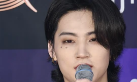 Jaebum (GOT7) lại gây tranh cãi khi để lộ hình ảnh nhạy cảm trong phòng ngủ