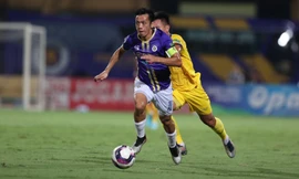 Thi đấu với 10 người, SLNA thua đau CLB Hà Nội 