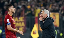 HLV Mourinho nổi 'điên' đòi đuổi một 'cầu thủ phản bội' sau trận hòa của Roma 