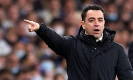 CĐV Frankfurt chiếm 50% sân Nou Camp, HLV Barca bực tức: Sân nhà có như không! 