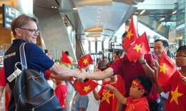 HLV Troussier dẫn U23 Việt Nam đến Qatar, ở khách sạn tuyển Đức từng đóng quân 