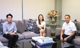 Madam Pang tiếp tục làm trưởng đoàn bóng đá Thái Lan, nhận nhiệm vụ 'đãi cát tìm vàng' 