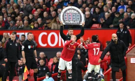 Vì sao mà MU được hưởng 4 quyền thay người trong trận derby Manchester?