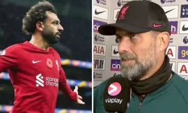 Vì sao HLV Klopp ăn mừng hờ hững sau cú đúp của Salah? 