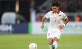 HLV Park Hang-seo nói gì về hành động ngăn Văn Hậu đi tìm trọng tài? 