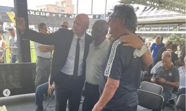 Chủ tịch FIFA nói gì khi bị chỉ trích vì chụp ảnh selfie cạnh quan tài Pele? 