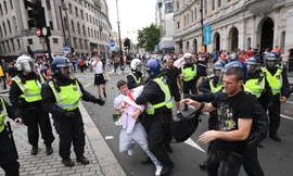 Liên đoàn bóng đá Anh đối diện án phạt nặng vì để CĐV 'đại náo' trận chung kết EURO