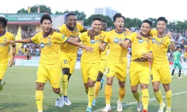 SLNA đè bẹp Hải Phòng trên sân Vinh, 'chễm chệ' ngôi đầu V-League 