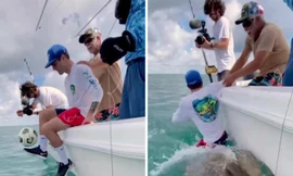 Ngôi sao Chelsea bị chỉ trích vì nghịch dại trên biển