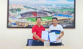 Đứng áp chót sau lượt đi V-League, CLB Nam Định 'thay tướng' 