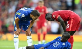 Chelsea và Liverpool nhận tin dữ sau trận hòa kịch tính
