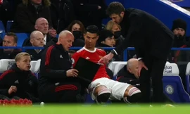 Vì sao Ronaldo ngồi dự bị trong trận MU gặp Chelsea?