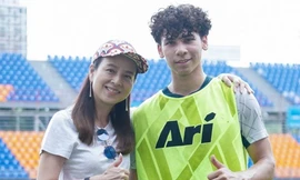 Nghe Madam Pang 'dỗ ngọt', thần đồng Thái Lan từ châu Âu về nước thi đấu 