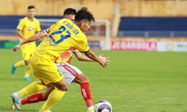 Hàng công im tiếng, SLNA lỡ cơ hội vượt qua HAGL 