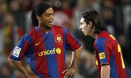 Ronaldinho công khai bảo vệ Messi, khuyên Mbappe ở lại PSG