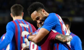 Aubameyang hồi sinh, san bằng kỷ lục của 'Rô béo' ở Barcelona