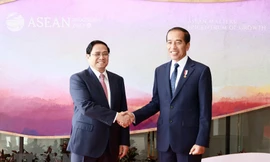 Thủ tướng Phạm Minh Chính gặp Tổng thống Indonesia Joko Widodo