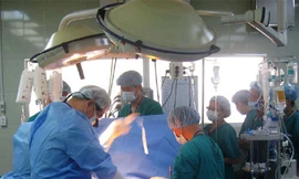 Con hiến gan cứu cha thoát chết