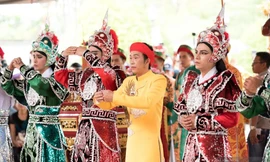 Hoài linh trong lễ Giỗ Tổ nghề sân khấu