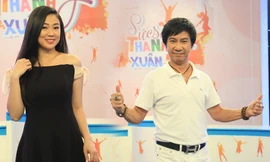 Bà xã kém 29 tuổi của Lê Huỳnh tiết lộ có cãi nhau với chồng vẫn phải ngủ chung giường