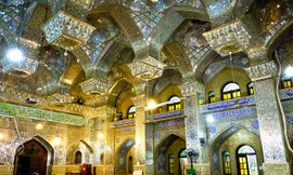 Choáng ngợp với vẻ lộng lẫy của nhà thờ được khảm bằng ngọc và thủy tinh