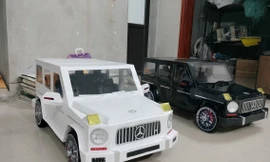 Người dân làm vàng mã tại "thủ phủ vàng mã" Song Hồ (phường Song Hồ, thị xã Thuận Thành, tỉnh Bắc Ninh.