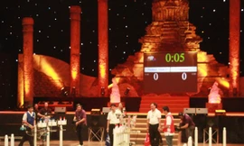 Đội LH-B7 ( bên phải) thi đấu với đội Thái Lan 2. Ảnh: ĐK