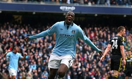 Đánh bại Chelsea, Man City bám đuổi M.U