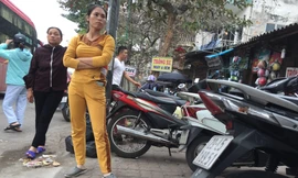 Bãi trông xe lấn vỉa hè 'bủa vây' bến xe Giáp Bát