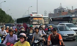 Người dân rời Hà Nội nghỉ lễ, cửa ngõ Thủ đô tê liệt 