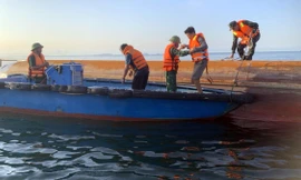 Vụ đắm tàu chở 1.000 tấn tro than: Huy động lực lượng tìm thuyền viên mất tích