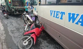 Xe khách đâm liên hoàn trên QL 5, nhiều người nhập viện