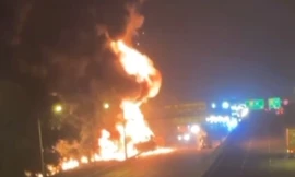 Cháy xe bồn chở xăng trên cao tốc Hà Nội - Hải Phòng 