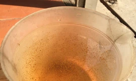 Nước vẩn đục, chuyển màu khiến hàng trăm hộ ở Hà Nội không dám dùng