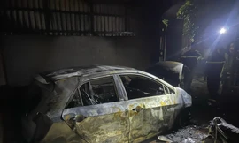 Cứu 4 người mắc kẹt trong vụ cháy lúc rạng sáng ở Hải Phòng