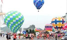 Hào hứng với khinh khí cầu rực rỡ, ngắm đảo Cát Bà ở độ cao 25m