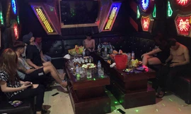 Các đối tượng sử dụng ma túy trong quán karaoke Hương Cảng, TP Hải Phòng. Ảnh: Công an Hải Phòng