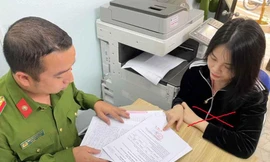 Đang được tạm hoãn thi hành án, cựu nhân viên ngân hàng tiếp tục lừa đảo