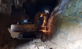 Bên trong hàng vàng xảy ra vụ 2 công nhân mắc kẹt.