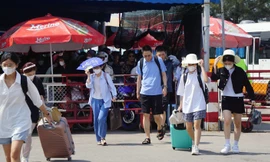 Phà Gót ra đảo Cát Bà tái diễn cảnh ùn tắc ngày cuối tuần 