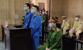 Hồ Văn Khoa và Lã Văn Linh tại tòa.