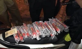 Đôi nam nữ mang hơn 30 quả pháo đi cổ vũ bóng đá sau trận bán kết