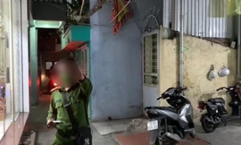 Lực lượng công an khám nghiệm hiện trường vụ án.