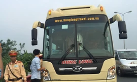 Phạt hơn 41 triệu đồng với xe nhồi nhét khách, bỏ chạy trên cao tốc