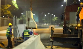 Trắng đêm tháo dỡ rào cứng trên đường đua F1 Hà Nội