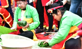 Về Hải Dương xem hội thi gói bánh chưng, giã bánh dày