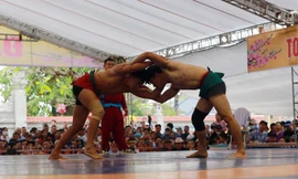 Kịch tính màn đấu vật tranh 'Đô lực sỹ' ở vùng quê Vua triều Mạc