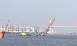 Hải Phòng: Tàu nạo vét luồng hàng hải gặp sự cố giữa sông